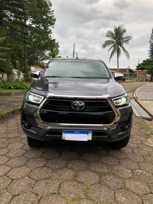 TOYOTA HILUX 2.8 D-4D TURBO DIESEL CD SRX 4X4 AUTOMÁTICO